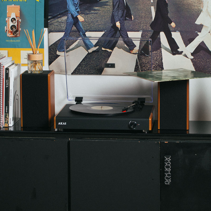 Akai ATT-240SP Πικάπ με Bluetooth, USB, προστατευτικό κάλυμμα και ηχεία Hi-Fi – 2 x 10W - Image 7